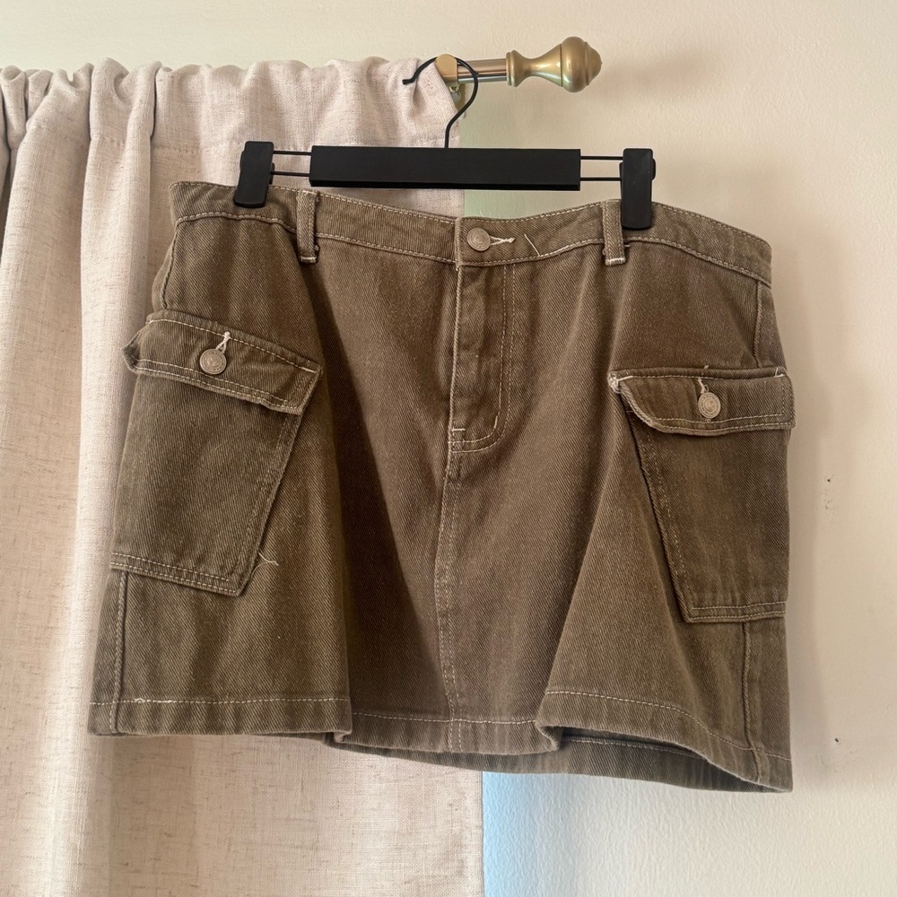 Princess Polly green cargo mini skirt size US 8